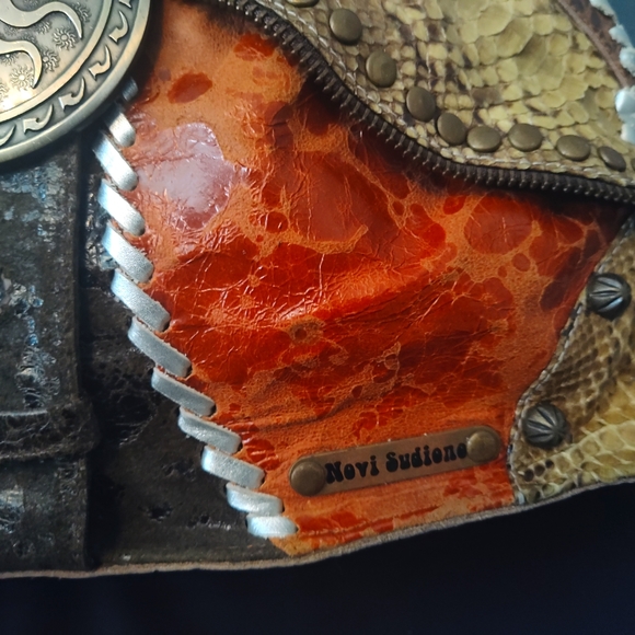 Unique, one of a kind, leather and snake skin bag by Novi Sudiono. - Picture 10 of 12